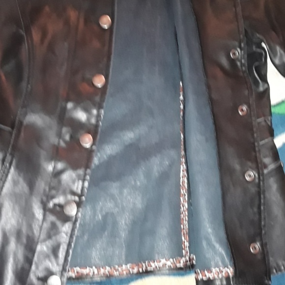 Woman leather jacket - Picture 3 of 3